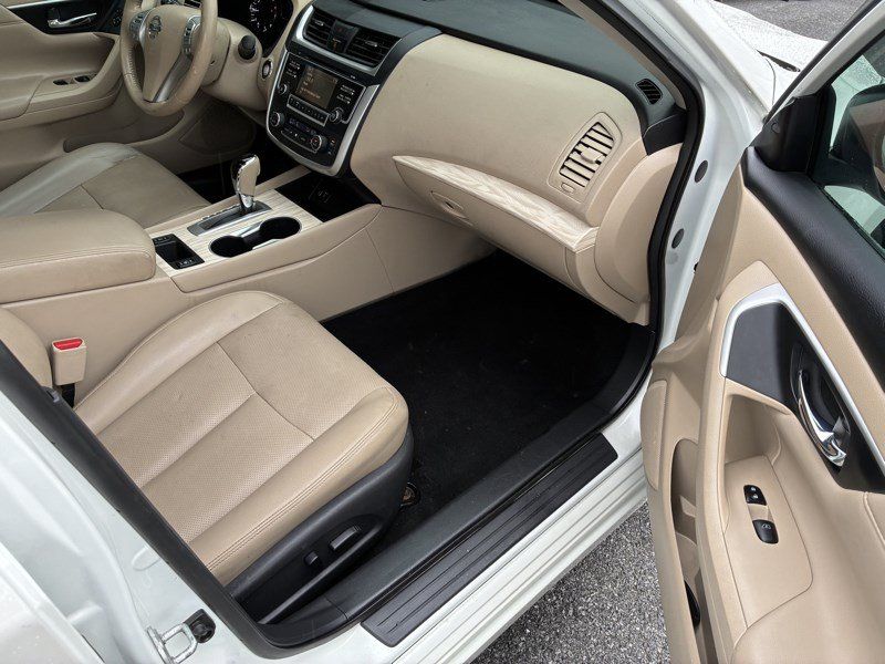 Used 2016 Nissan Altima 2.5 SL w/ Moonroof Package FWD image 19