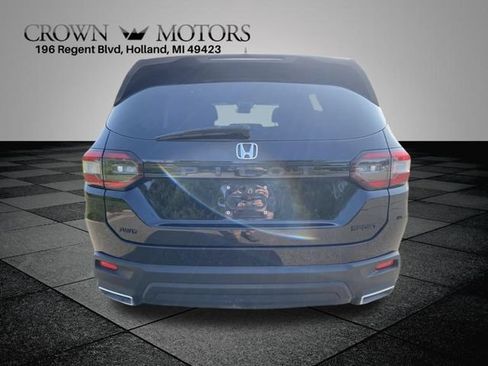 Used 2025 Honda Pilot Sport image 9