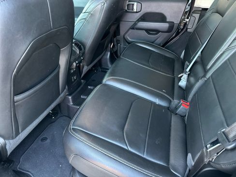 Used 2023 Jeep Wrangler Unlimited Sahara AWD/4WD image 11