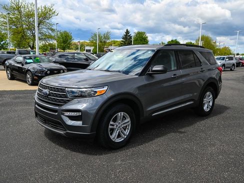 Certified 2024 Ford Explorer XLT w/ Equipment Group 202A AWD/4WD image 9