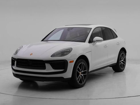 Used 2025 Porsche Macan image 1