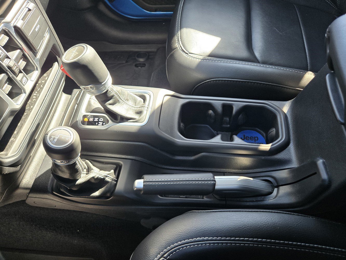 Used 2020 Jeep Gladiator Overland AWD/4WD image 12