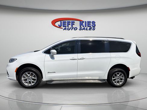 Used 2022 Chrysler Pacifica Touring-L FWD image 10