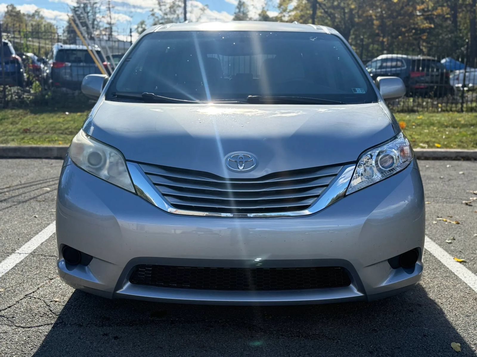 Used 2017 Toyota Sienna LE FWD image 2