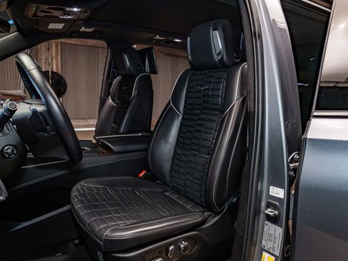 Used 2021 Cadillac Escalade Sport Platinum image 19