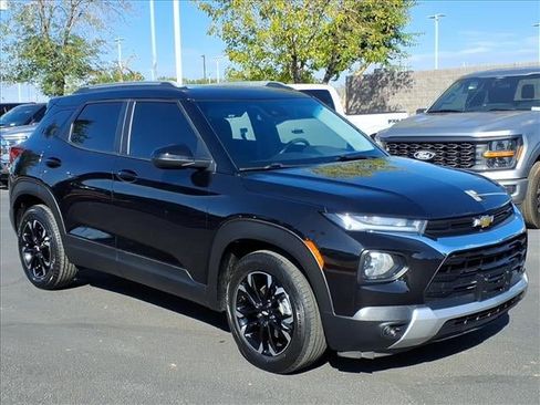 Used 2021 Chevrolet TrailBlazer LT image 2