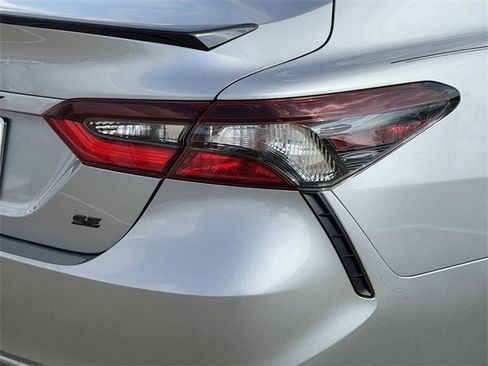 Used 2022 Toyota Camry SE image 7