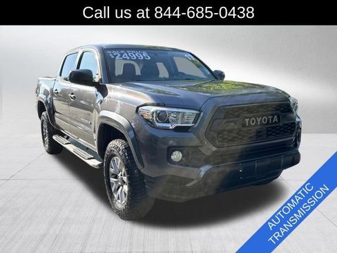 Used 2017 Toyota Tacoma SR5 w/ Tow Package RWD image 3