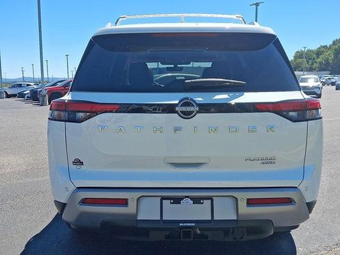 Used 2024 Nissan Pathfinder Platinum image 5