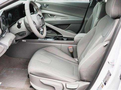 New 2025 Hyundai Elantra SEL image 11