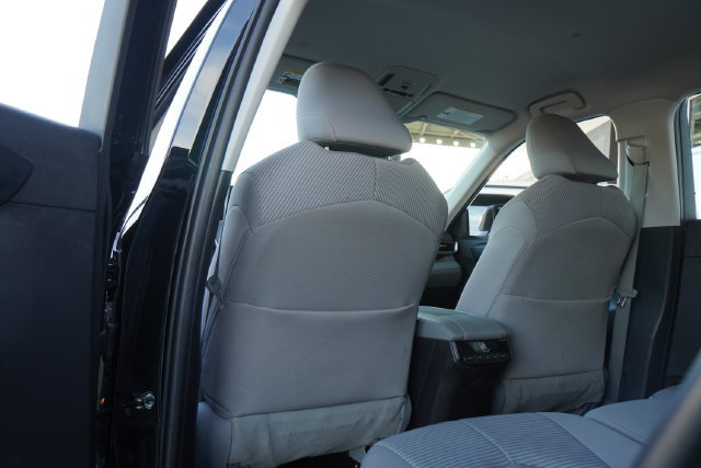 Used 2022 Toyota Highlander LE AWD/4WD image 28