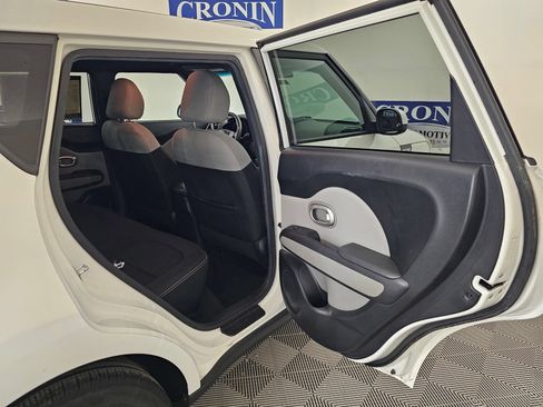 Used 2016 Kia Soul + FWD image 21