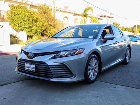 Used 2022 Toyota Camry LE image 8