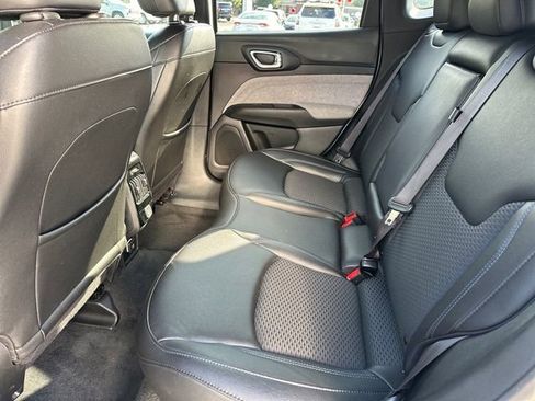 Used 2024 Jeep Compass Latitude image 11