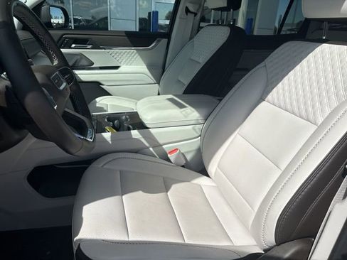 Used 2024 GMC Acadia Denali w/ Super Cruise Package image 13