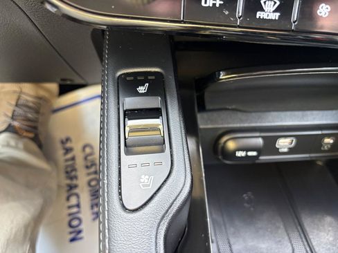Used 2024 Kia Telluride EX w/ EX Captain's Chair Package FWD image 23