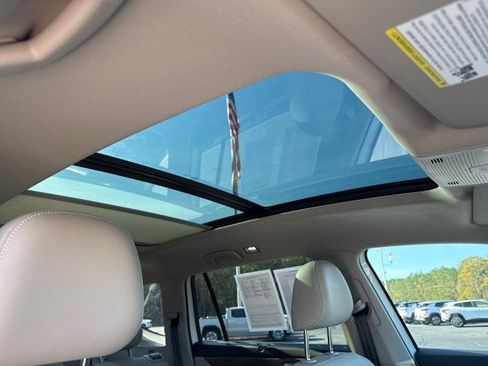 Used 2025 Volkswagen Atlas SE image 13