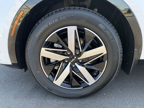 Used 2022 Kia Sorento EX w/ Panoramic Sunroof Package FWD image 11