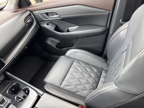 Used 2023 Nissan Rogue Platinum w/ Platinum Premium Package image 17