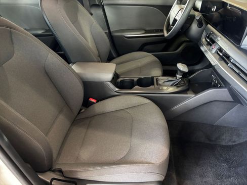 Used 2025 Kia K4 FWD image 35