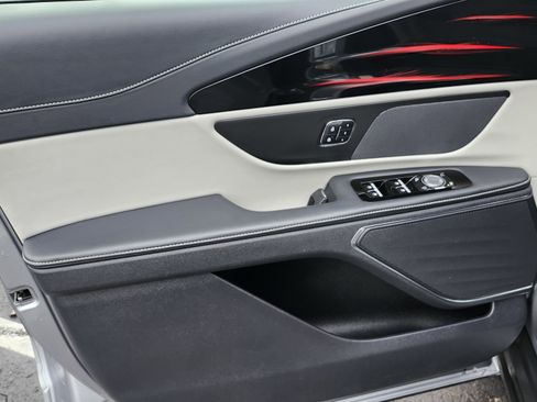 Used 2024 Lincoln Nautilus Reserve image 26