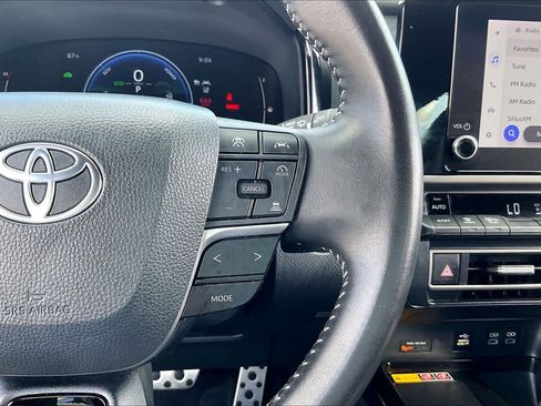 Used 2025 Toyota Camry SE FWD image 26