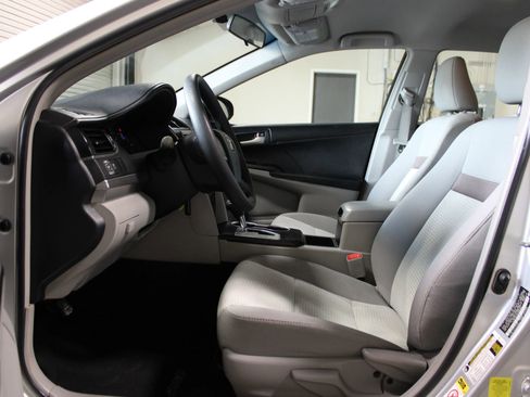 Used 2012 Toyota Camry FWD image 9