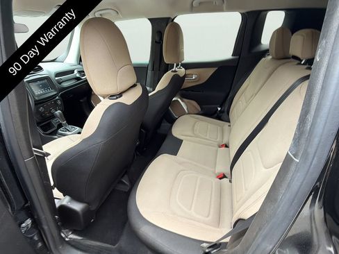 Used 2018 Jeep Renegade Latitude FWD image 11