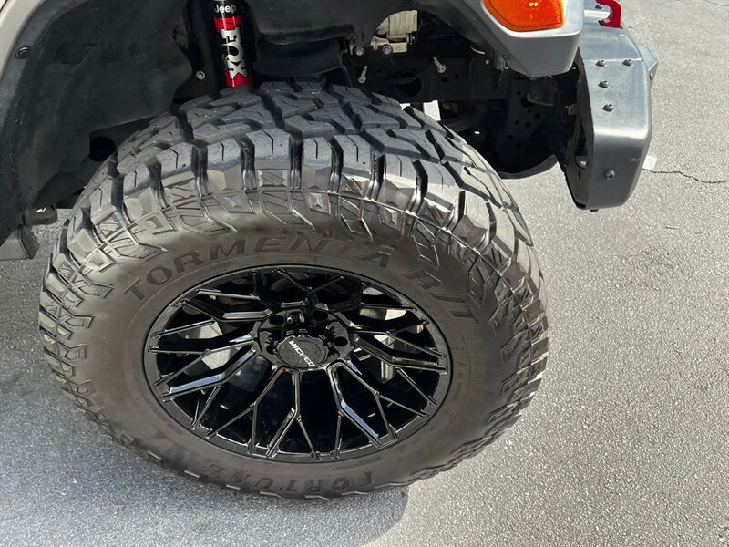 Used 2021 Jeep Gladiator Rubicon AWD/4WD image 13