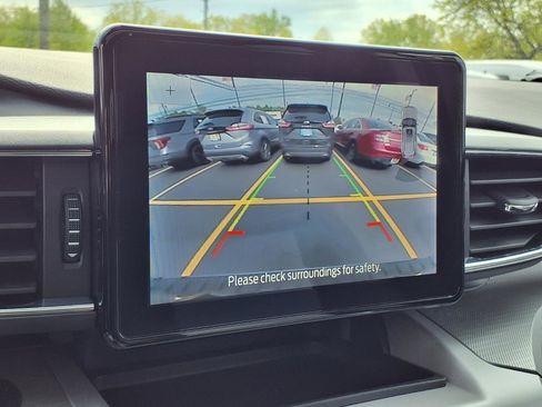 Used 2024 Ford Explorer XLT w/ Equipment Group 202A AWD/4WD image 9