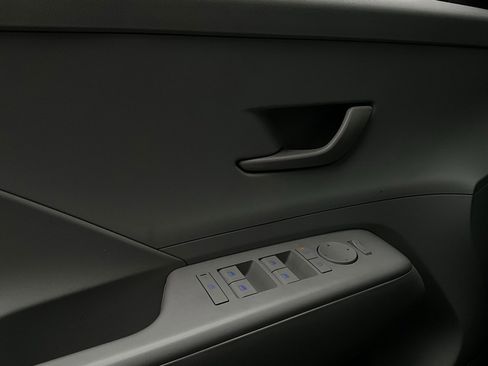 Used 2025 Hyundai Kona SEL image 21