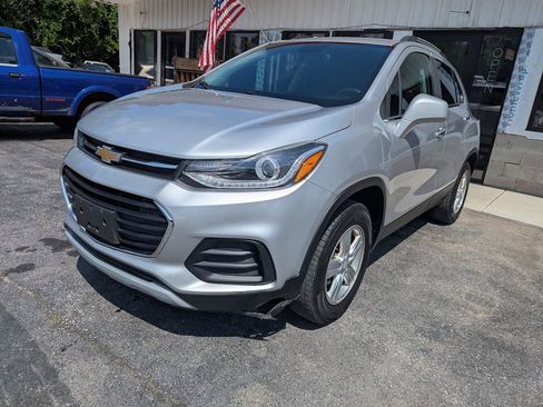 Used 2018 Chevrolet Trax LT w/ LT Convenience Package AWD/4WD image 3