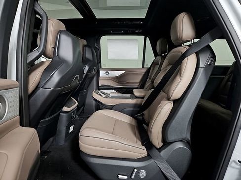 New 2026 Lincoln Navigator L Black Label AWD/4WD image 9