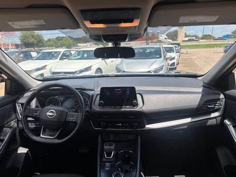 Used 2025 Nissan Rogue SV AWD/4WD image 35