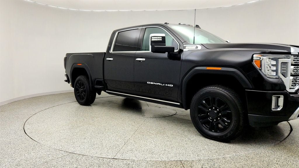 Used 2022 GMC Sierra 2500 Denali w/ Denali Black Diamond Edition AWD/4WD image 3