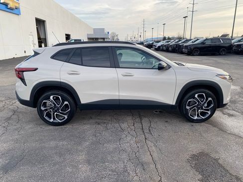 New 2026 Chevrolet Trax RS w/ Sunroof Package image 8