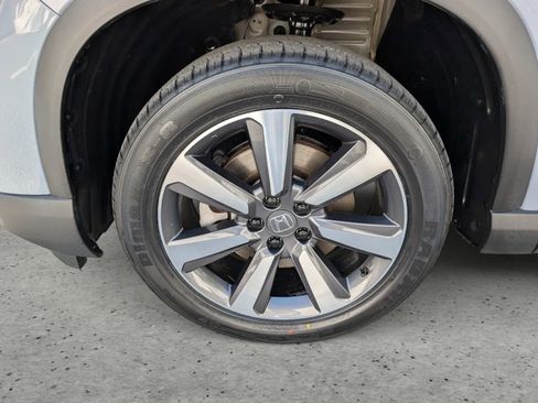 Certified 2025 Honda Pilot Touring image 7