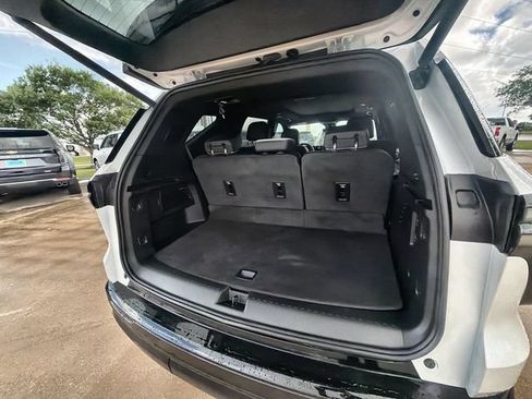 Used 2025 Chevrolet Traverse High Country w/ LPO, Floor Liner Package FWD image 25