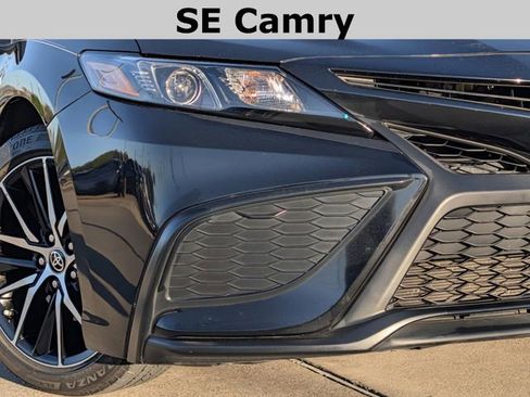 Used 2024 Toyota Camry SE image 3
