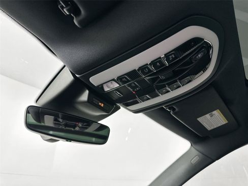 Certified 2026 Porsche Macan S AWD/4WD image 25