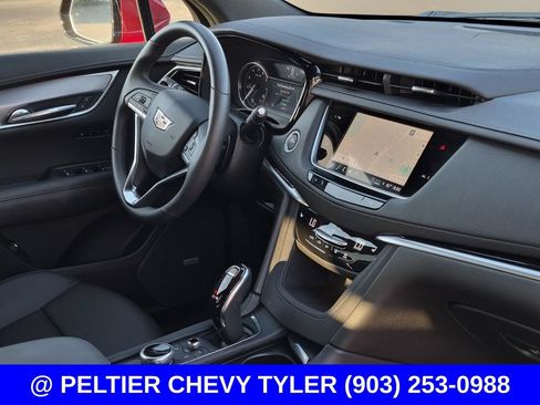 Used 2025 Cadillac XT6 Luxury FWD image 12