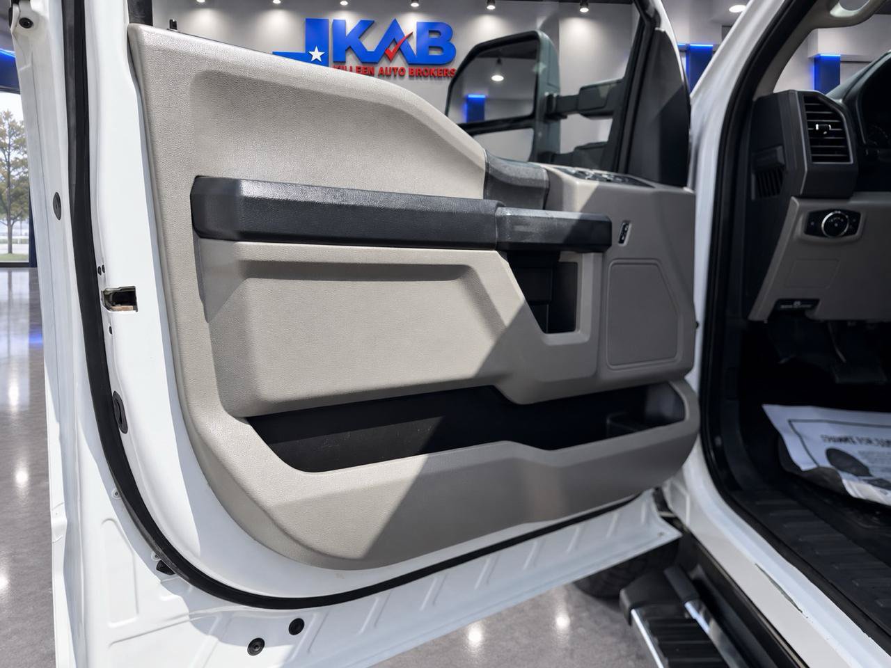 Used 2022 Ford F250 XL w/ STX Appearance Package AWD/4WD image 9