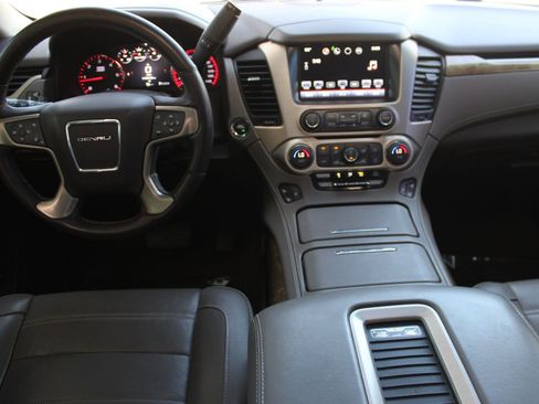 Used 2016 GMC Yukon Denali image 31