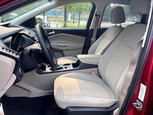 Used 2017 Ford Escape SE w/ SE Cold Weather Package FWD image 28