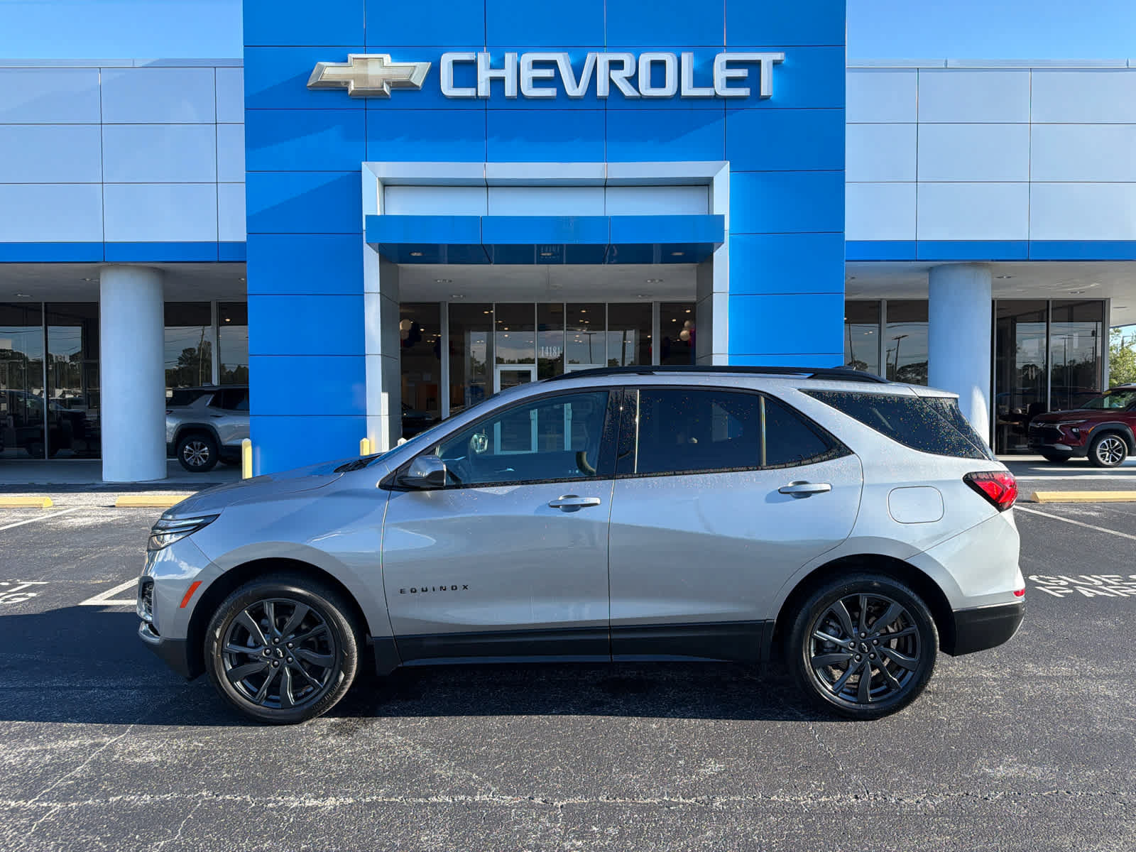 Used 2023 Chevrolet Equinox RS w/ LPO, Floor Liner Package AWD/4WD image 2