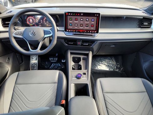 New 2026 Volkswagen Tiguan SE R-Line FWD image 13