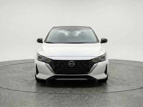 Used 2025 Nissan Sentra SV image 2