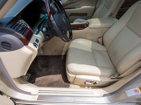 Used 2010 Lexus LS 460 RWD image 19