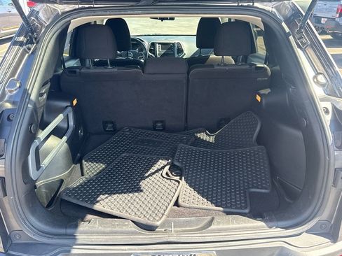 Used 2017 Jeep Cherokee Sport w/ Cold Weather Group image 16