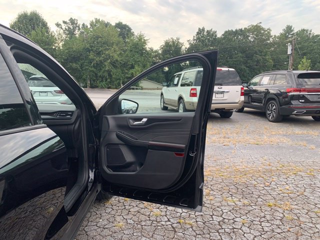 Used 2025 Ford Escape ST-Line Select AWD/4WD image 14
